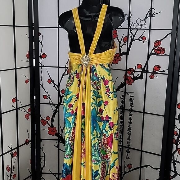 Tony Bowls Paris Cross Bodice Gown - Picture 7 of 15